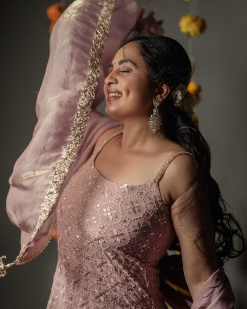Srushti Dange Latest Images, Srushti Dange Images, Srushti Dange Photos, Srushti Dange Stills, Srushti Dange Pics, Srushti Dange Pictures, Srushti Dange,