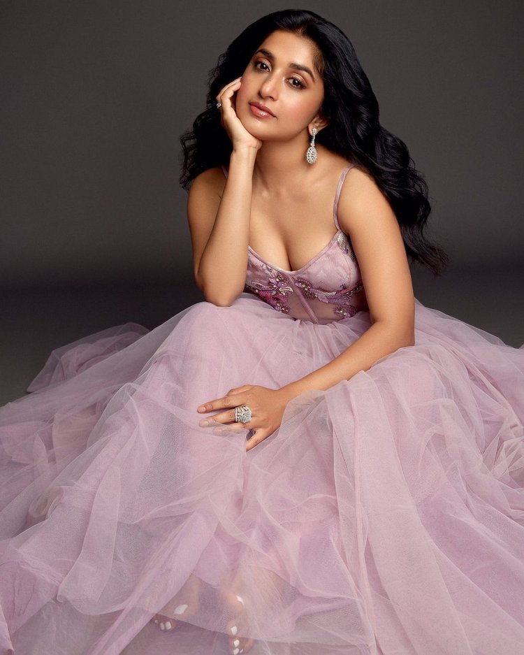 Pawan Kalyan's Heroine First look Released, Swag Movie Team Release Meera Jasmine First look, sree Vishnu Latest Movie. Sree Vishnu New Movie, Meera Jasmine