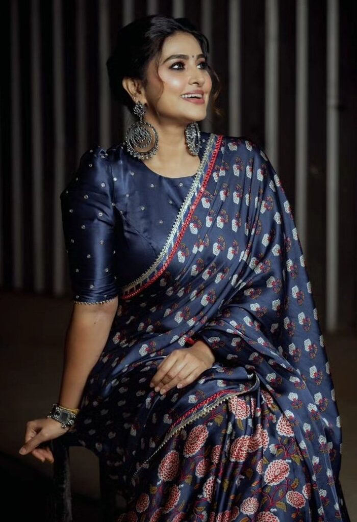 Sneha Beautiful Images, Sneha Alluring Images, Sneha  Photos, Sneha  Pics, Sneha Pictures, Heroine Sneha  Images, Heroine Sneha Saree Photos, Sneha  Stills, 