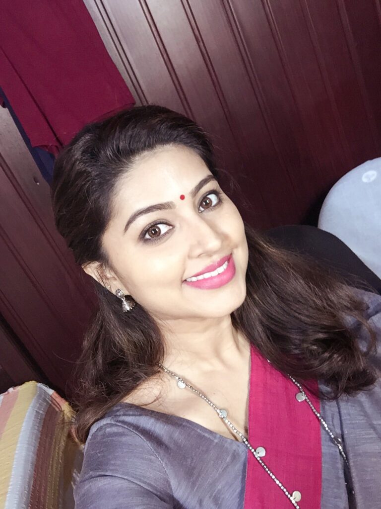 Sneha Beautiful Images, Sneha Alluring Images, Sneha  Photos, Sneha  Pics, Sneha Pictures, Heroine Sneha  Images, Heroine Sneha Saree Photos, Sneha  Stills, 