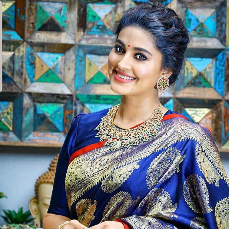 Sneha Beautiful Images, Sneha Alluring Images, Sneha  Photos, Sneha  Pics, Sneha Pictures, Heroine Sneha  Images, Heroine Sneha Saree Photos, Sneha  Stills, 