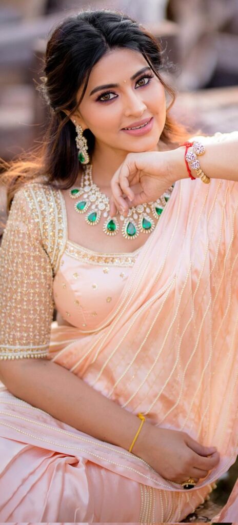 Sneha Beautiful Images, Sneha Alluring Images, Sneha  Photos, Sneha  Pics, Sneha Pictures, Heroine Sneha  Images, Heroine Sneha Saree Photos, Sneha  Stills, 