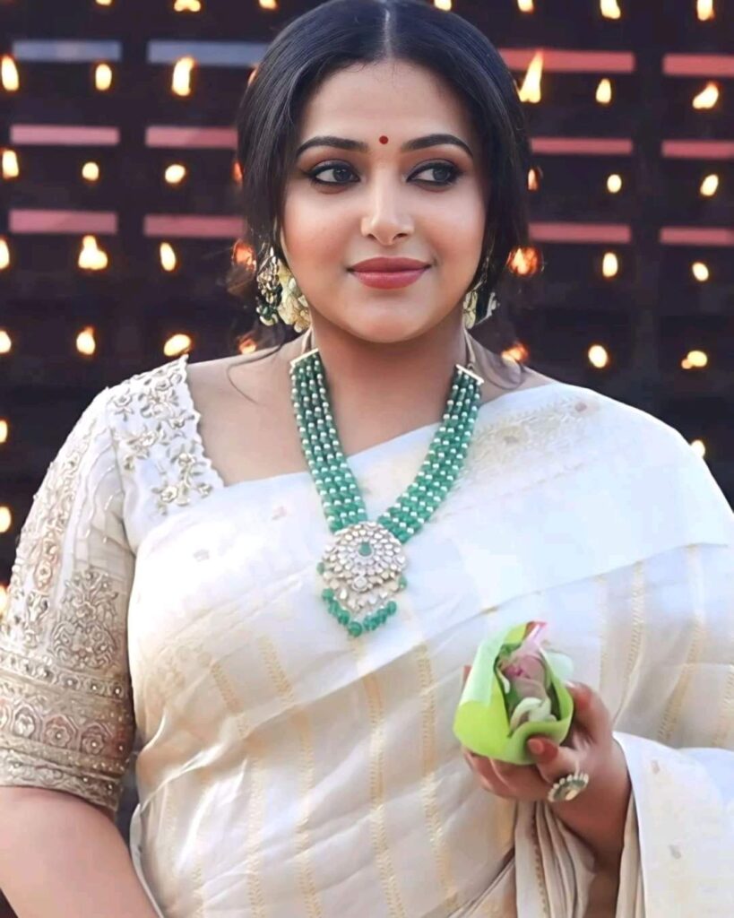 Anu Sithara Family, Anu Sithara Age, Anu Sithara Height, Anu Sithara Husband, Anu Sithara Children, Anu Sithara Father, Anu Sithara Mother, Anu Sithara Sister, Anu Sithara,