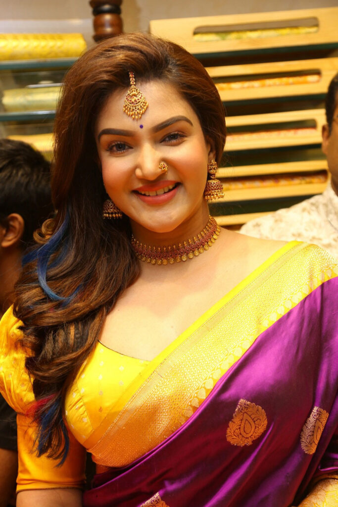 Honey Rose Family, Honey Rose Age, Honey Rose Height, Honey Rose Husband, Honey Rose Movies, Honey Rose Father, Honey Rose Mother, Honey Rose DOB, Honey Rose,