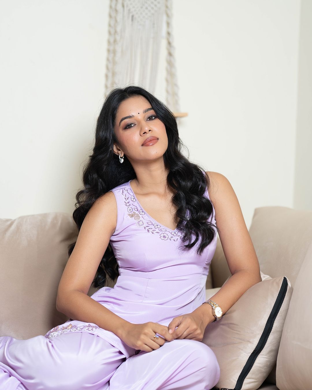 Mirnalini Ravi Family, Mirnalini Ravi Age, Mirnalini Ravi Height, Mirnalini Ravi Birth Place, Mirnalini Ravi DOB, Mirnalini Ravi Father, Mirnalini Ravi Debut