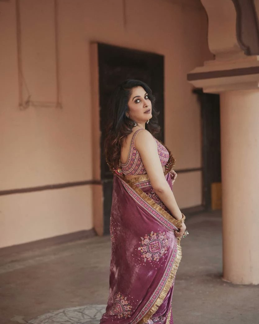 Ramya Krishna Family, Ramya Krishna Age, Ramya Krishna Height, Ramya Krishna Husband and Stardom, Ramya Krishna Children, Ramya Krishna Father, Ramya Krishna